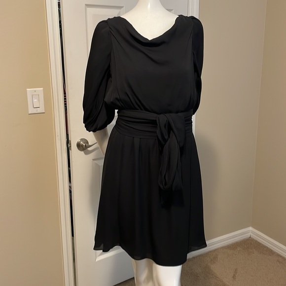 ALICE + OLIVIA BLACK SILK ABOVE THE KNEE COLD SHOULDER OPEN BACK DRESS size M - Picture 3 of 12